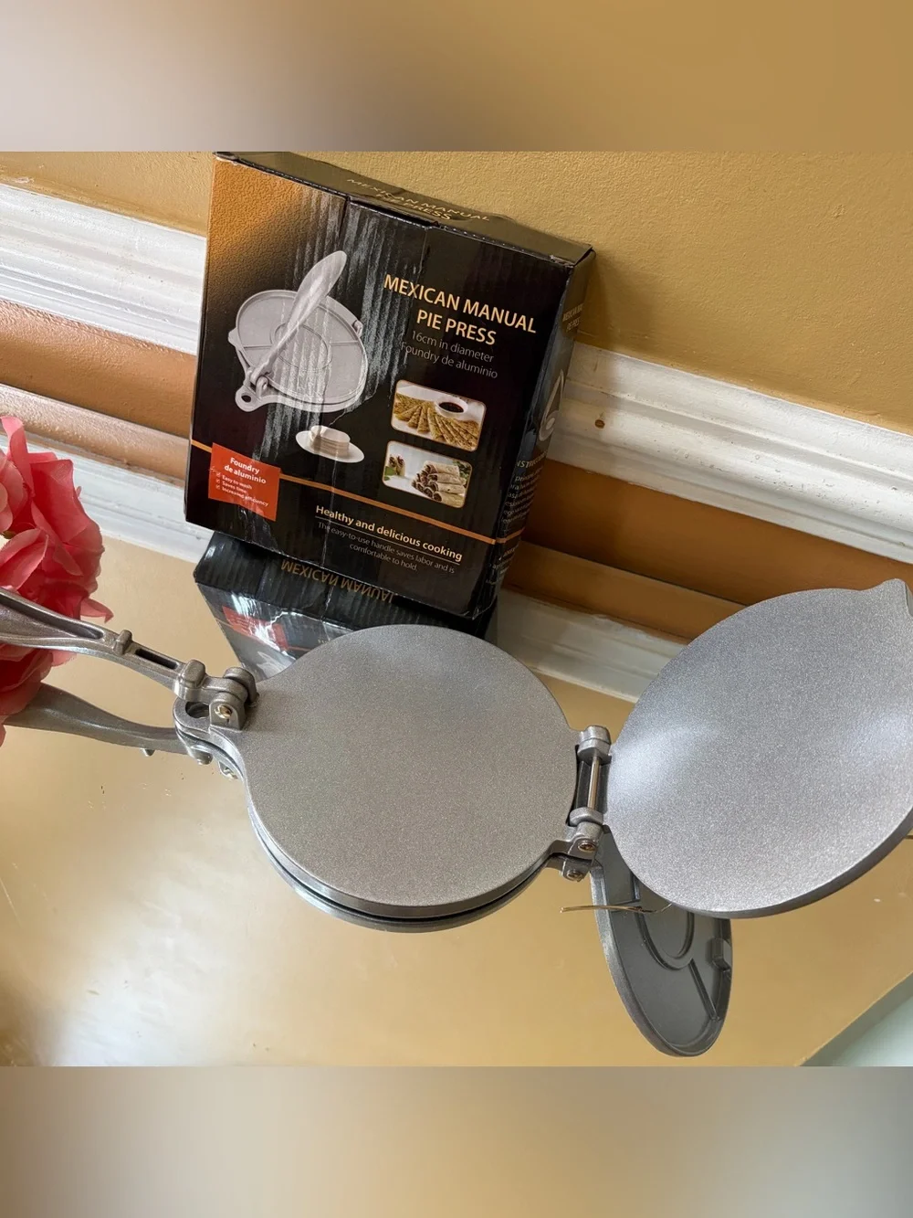 NEW Cast Iron Tortilla Press